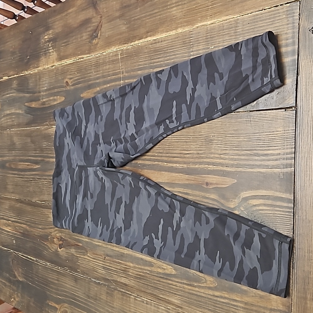 Athleta Elation Camo 7/8 Tight MP - Picture 1 of 5